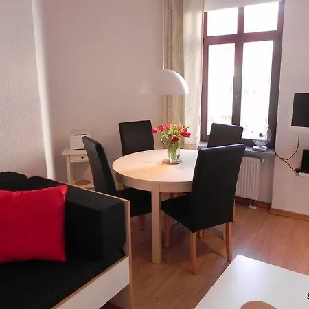 Apartment 3-Zimmer-Apartment-Theater-I *