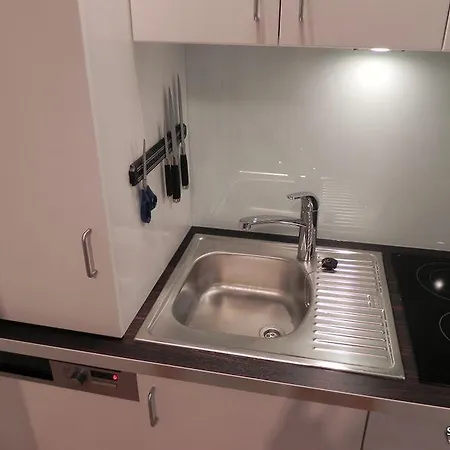 3-Zimmer-Apartment-Theater-I *